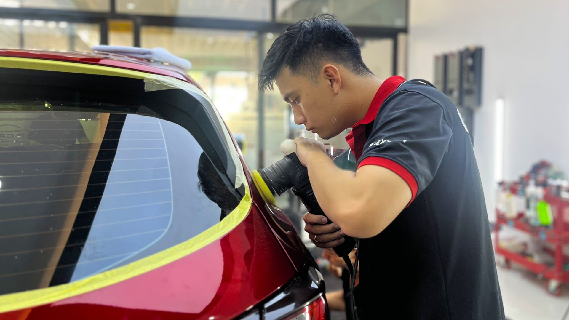 Các Bước Cơ Bản Trong Quy Trình Đánh Bóng Sơn Xe Ô Tô Chuyên Nghiệp Các Bước Cơ Bản Trong Quy Trình Đánh Bóng Sơn Xe Ô Tô Chuyên Nghiệp