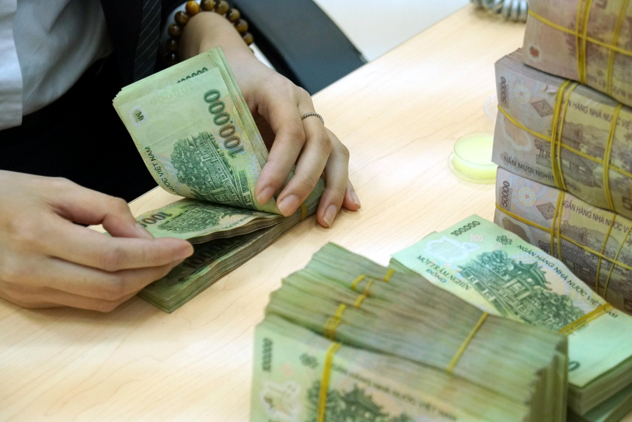 Đề xuất thu thuế tiền lãi ngân hàng: Lợi ích và thách thức Đề xuất thu thuế tiền lãi ngân hàng: Lợi ích và thách thức