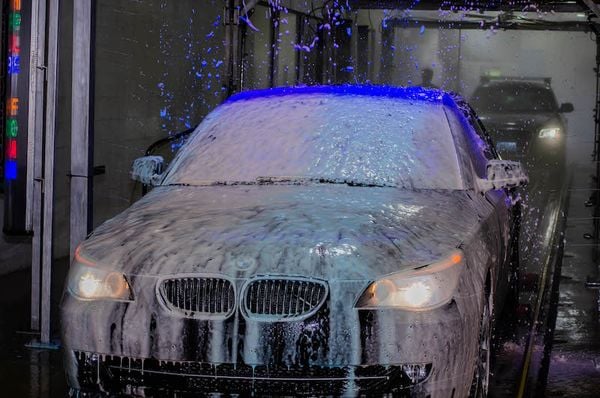 Lợi Ích Của Nước Rửa Xe Không Chạm Cho Xế Yêu