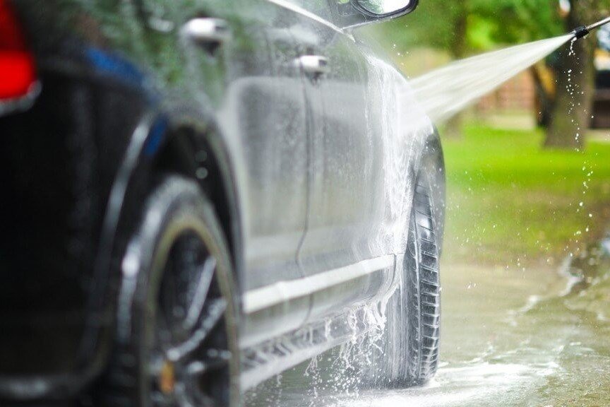 Lợi Ích Của Nước Rửa Xe Không Chạm Cho Xế Yêu