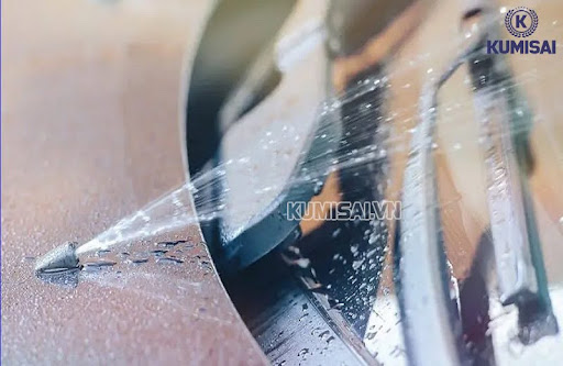 Lợi Ích Của Nước Rửa Xe Không Chạm Cho Xế Yêu