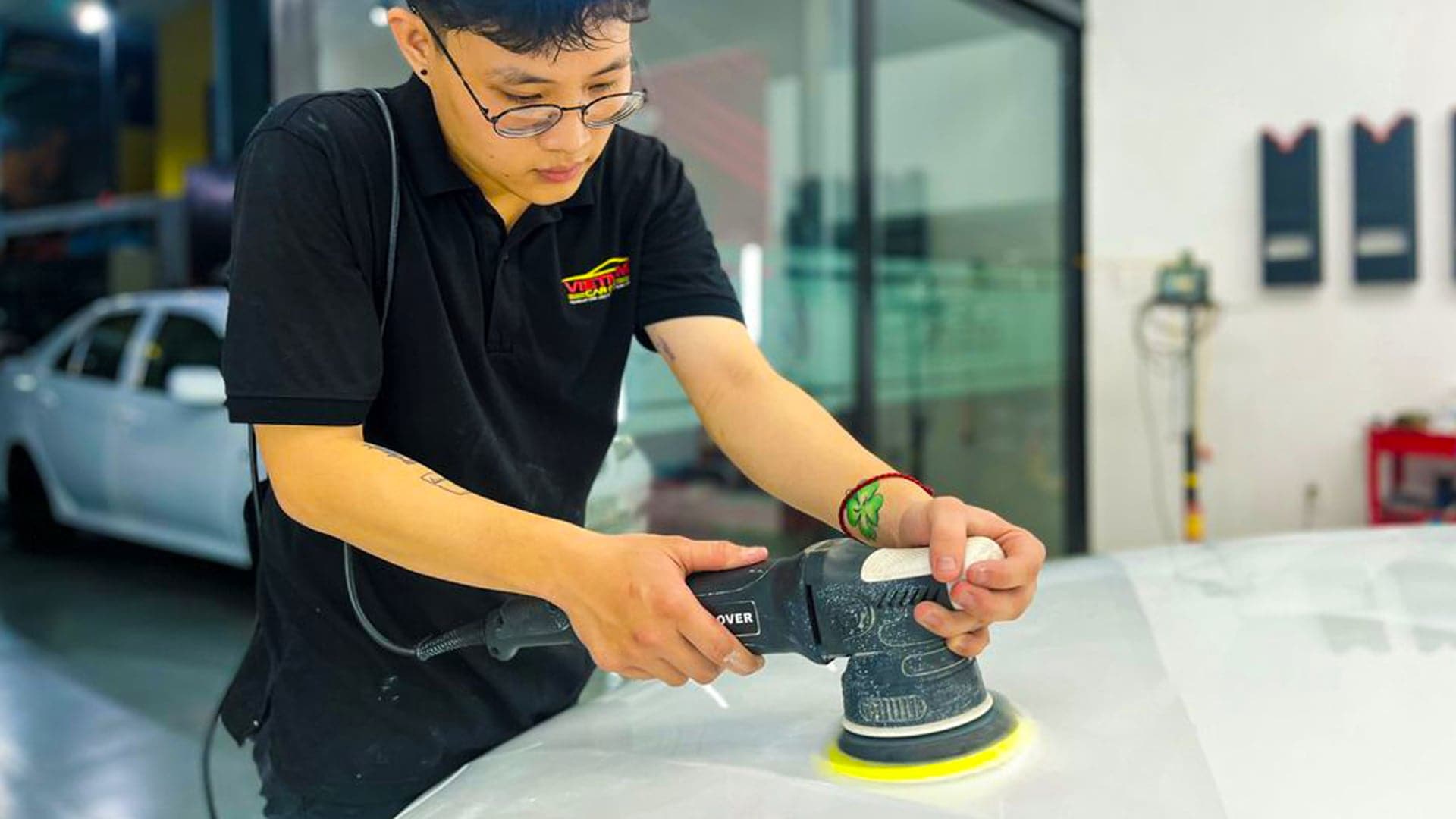 Mẹo Bảo Quản và Kéo Dài Độ Bóng Sơn Xe Ô Tô Sau Khi Đánh Bóng