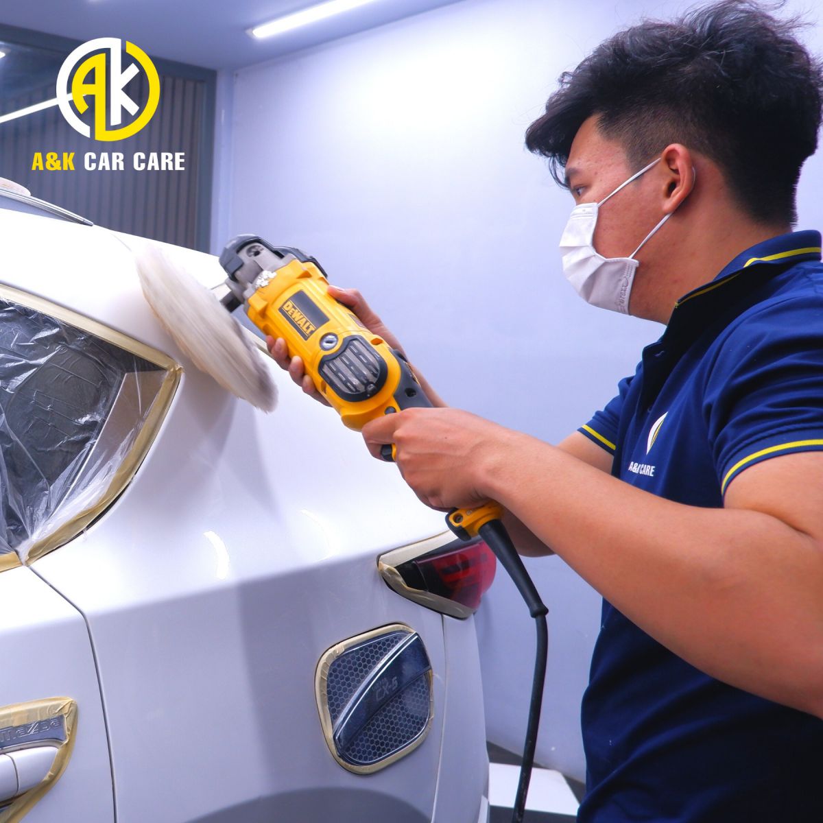 Những Lưu Ý Quan Trọng Khi Sử Dụng Dung Dịch Làm Bóng Sơn Xe Những Lưu Ý Quan Trọng Khi Sử Dụng Dung Dịch Làm Bóng Sơn Xe