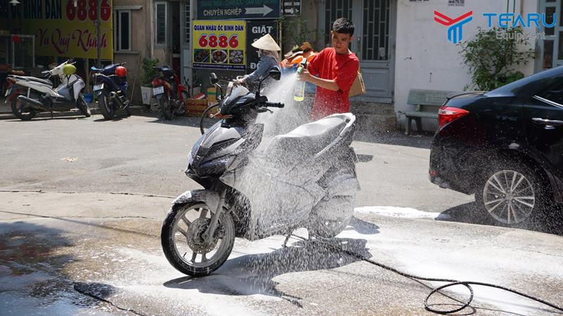 Nước Rửa Xe Bọt Tuyết: Lựa Chọn Hoàn Hảo Cho Chiếc Xe Của Bạn? Nước Rửa Xe Bọt Tuyết: Lựa Chọn Hoàn Hảo Cho Chiếc Xe Của Bạn?