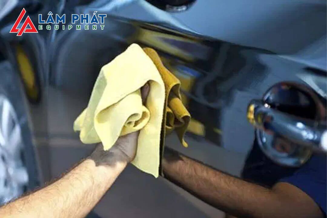 Tổng quan về Dung Dịch Làm Bóng Sơn Xe Ô Tô: Lựa Chọn và Sử Dụng Hiệu Quả