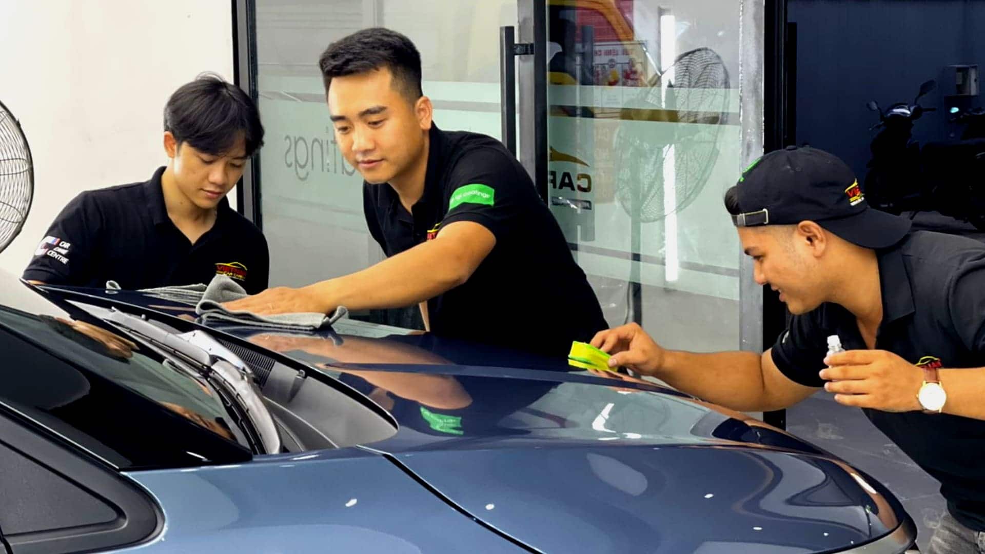 Tổng quan về Dung Dịch Làm Bóng Sơn Xe Ô Tô: Lựa Chọn và Sử Dụng Hiệu Quả