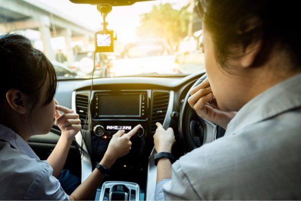 Khử mùi ô tô bằng lá dứa: Phương pháp tự nhiên