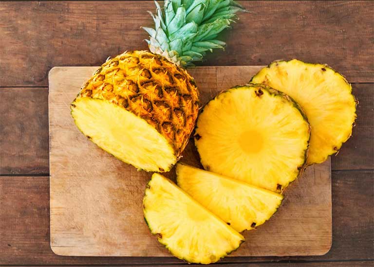 Khử mùi ô tô hiệu quả với các nguyên liệu tự nhiên: Trái thơm, cà phê, lá dứa...