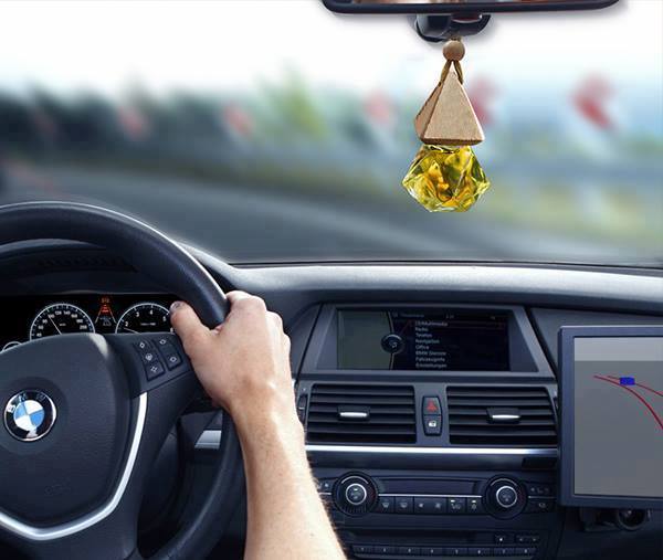 Làm sạch và khử mùi ô tô bằng trái thơm