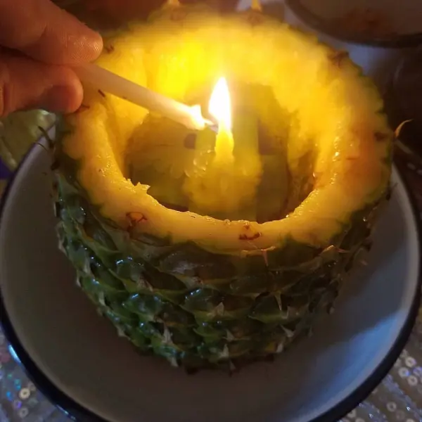 Làm sạch và khử mùi ô tô bằng trái thơm