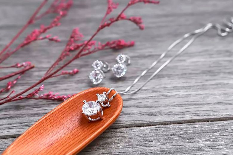 Top Những Món Quà Tặng Ngày 8 Tháng 3 Hot Nhất Năm Nay: Độc Đáo và Ấn Tượng Top Những Món Quà Tặng Ngày 8 Tháng 3 Hot Nhất Năm Nay: Độc Đáo và Ấn Tượng